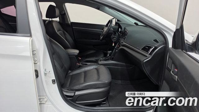 Hyundai AVANTE 2016 — photo 16