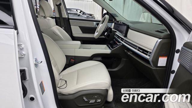 Hyundai Santafe 2025 — photo 16