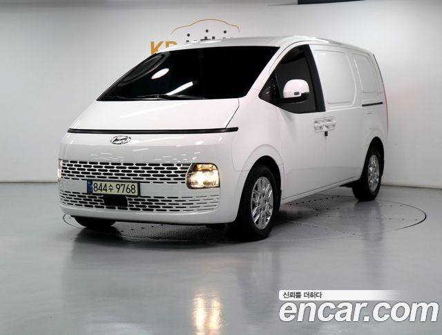 Hyundai Staria 2024 — photo 1