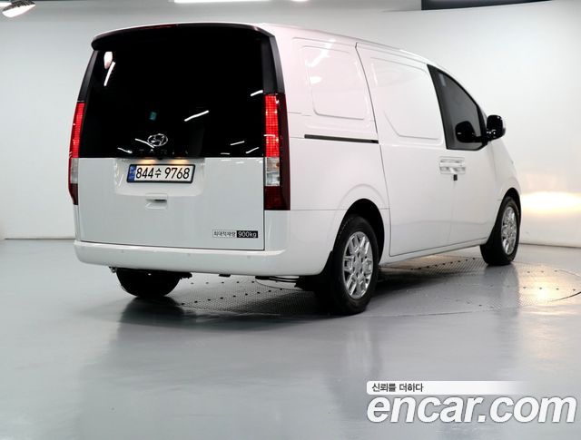 Hyundai Staria 2024 — photo 2