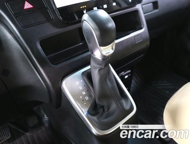Hyundai Staria 2024 — photo 9