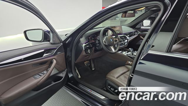 BMW 5-Series 2023 — photo 13