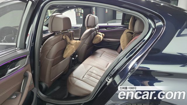 BMW 5-Series 2023 — photo 17