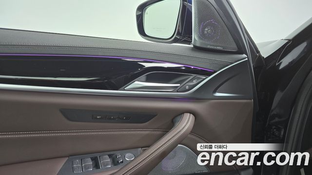 BMW 5-Series 2023 — photo 23