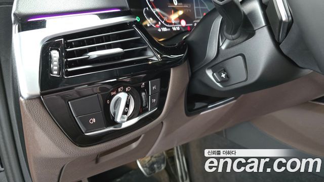 BMW 5-Series 2023 — photo 25
