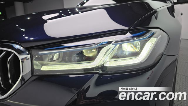 BMW 5-Series 2023 — photo 8