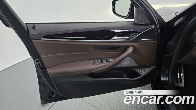 BMW 5-Series 2023 — photo 14