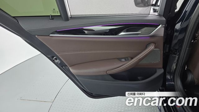 BMW 5-Series 2023 — photo 15
