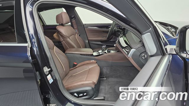 BMW 5-Series 2023 — photo 16