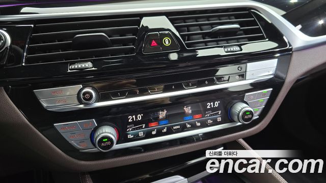 BMW 5-Series 2023 — photo 30