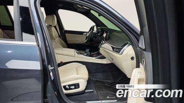 BMW X7 2021 — photo 16