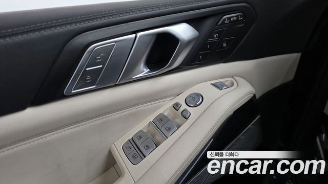 BMW X7 2021 — photo 28