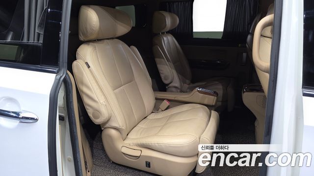 Kia Canival 2016 — photo 11