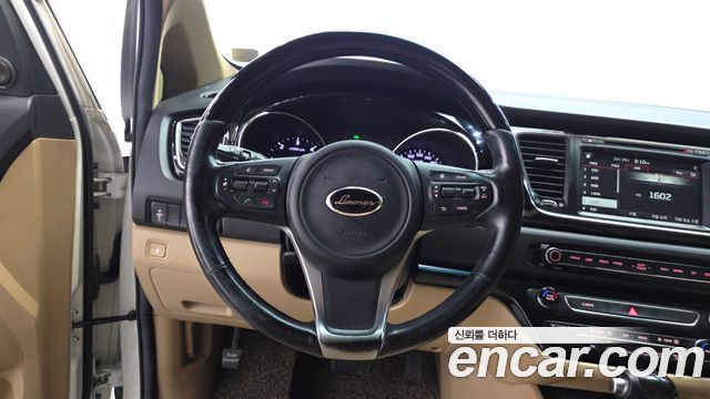 Kia Canival 2016 — photo 14