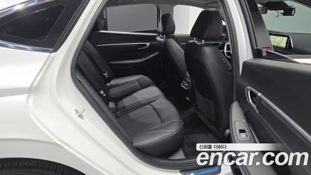 Hyundai Sonata 2022 — photo 17