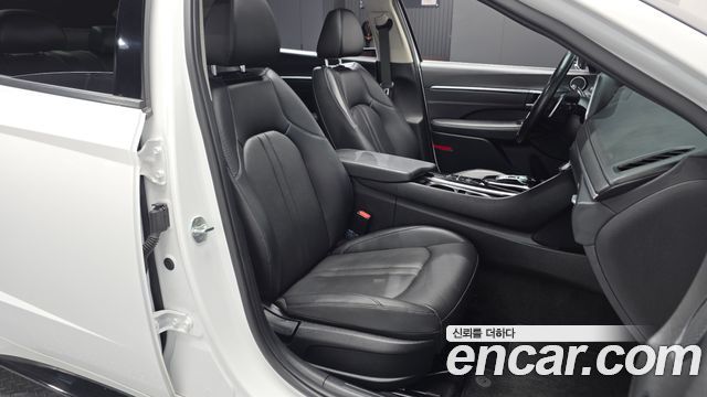 Hyundai Sonata 2022 — photo 16