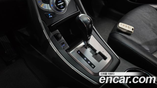 Hyundai AVANTE 2013 — photo 12