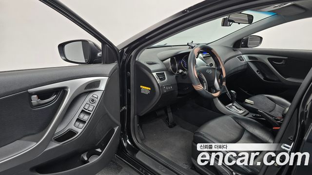Hyundai AVANTE 2013 — photo 13