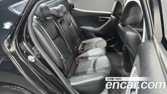 Hyundai AVANTE 2013 — photo 17