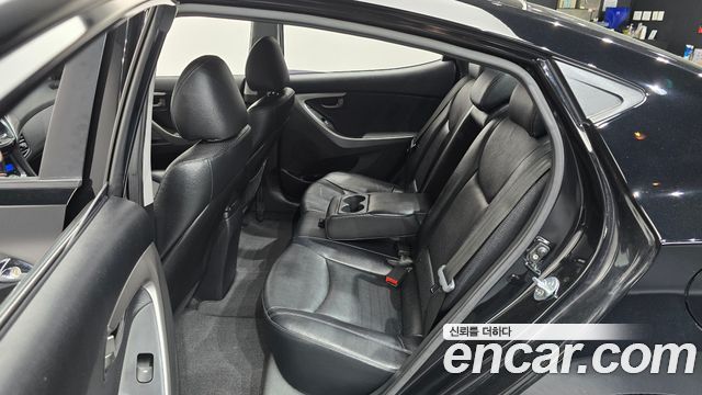 Hyundai AVANTE 2013 — photo 18