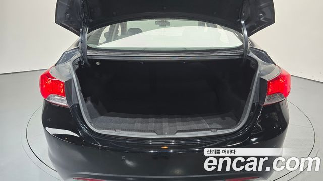 Hyundai AVANTE 2013 — photo 26