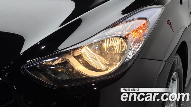 Hyundai AVANTE 2013 — photo 8