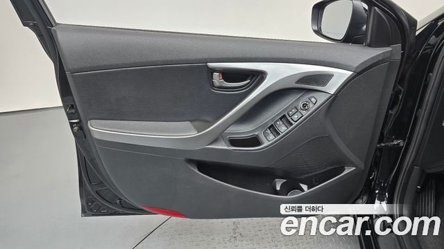 Hyundai AVANTE 2013 — photo 14
