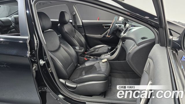 Hyundai AVANTE 2013 — photo 16