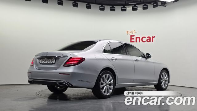 Mercedes-Benz E-Class 2017 — photo 2