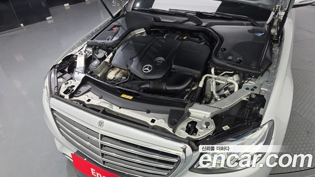 Mercedes-Benz E-Class 2017 — photo 6