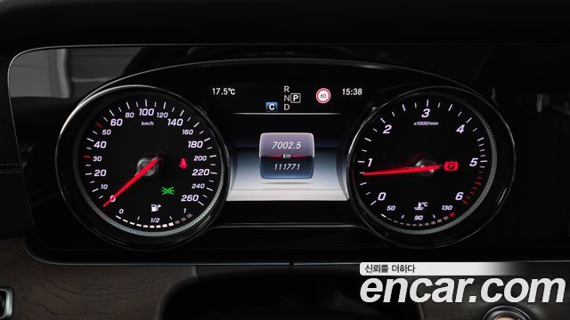 Mercedes-Benz E-Class 2017 — photo 8