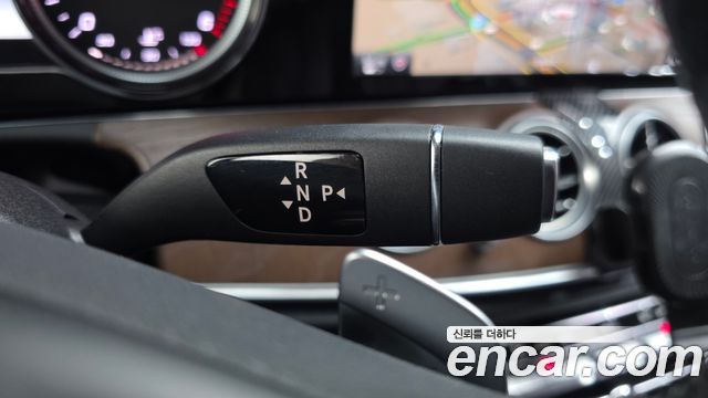 Mercedes-Benz E-Class 2017 — photo 9