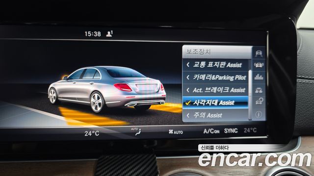 Mercedes-Benz E-Class 2017 — photo 16