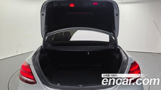 Mercedes-Benz E-Class 2017 — photo 20