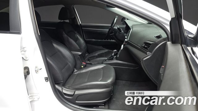 Hyundai AVANTE 2020 — photo 11