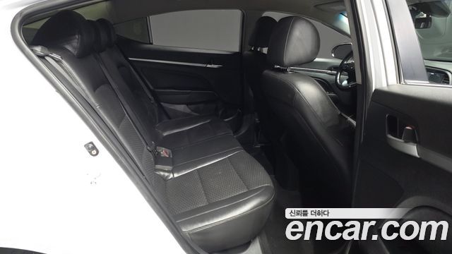 Hyundai AVANTE 2020 — photo 12