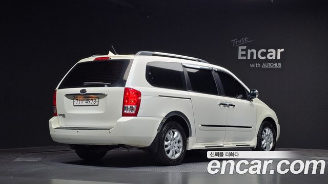 Kia Canival 2010 — photo 2