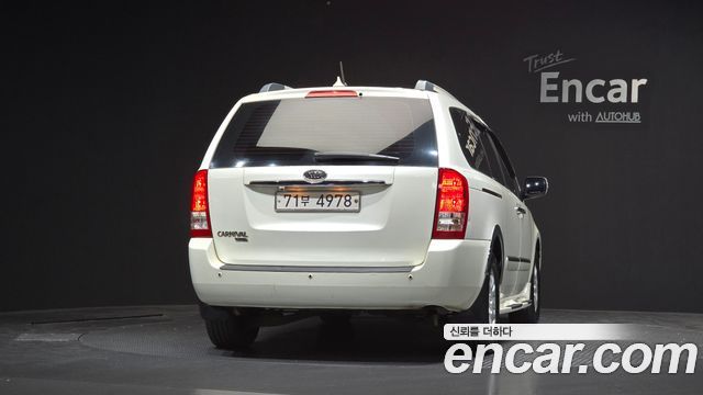 Kia Canival 2010 — photo 4