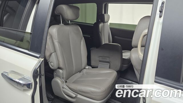 Kia Canival 2010 — photo 17