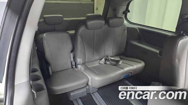 Kia Canival 2010 — photo 18