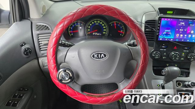 Kia Canival 2010 — photo 19