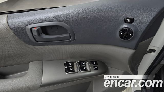 Kia Canival 2010 — photo 24