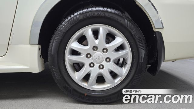 Kia Canival 2010 — photo 7