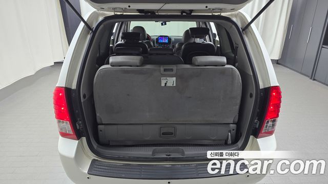 Kia Canival 2010 — photo 30