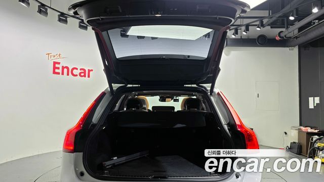 Volvo V90 2018 — photo 19