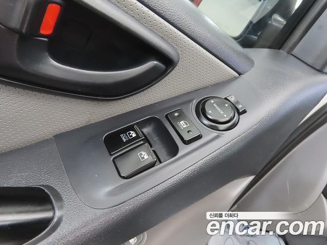 Hyundai Starex 2013 — photo 12