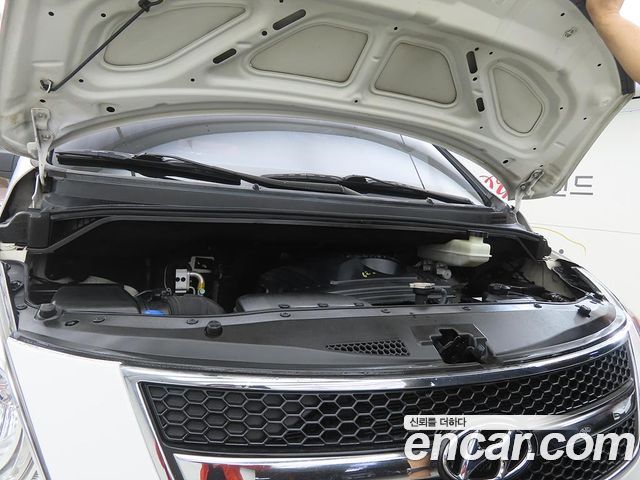 Hyundai Starex 2013 — photo 19