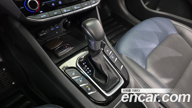 Hyundai Ioniq 2017 — photo 12