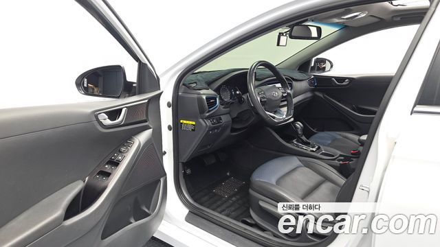Hyundai Ioniq 2017 — photo 13
