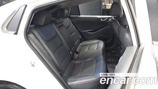 Hyundai Ioniq 2017 — photo 18